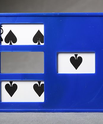 Zig Zag Card (plastic) by Mr. Magic - Trick