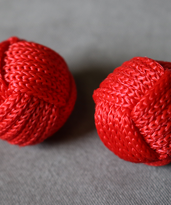 Monkey Fist Chop Cup Balls (1 Regular and 1 Magnetic) by Leo Smetsters - Trick
