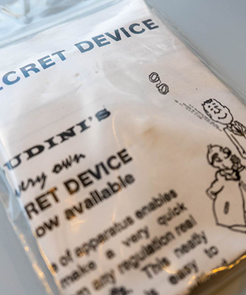 SECRET DEVICE by David De Val - Trick