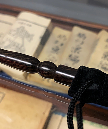 Wooden wand PRO (Standard Black) by Harry He & Bacon Magic - Trick