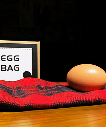 EGG BAG RED PLAID by Bacon Magic - Trick