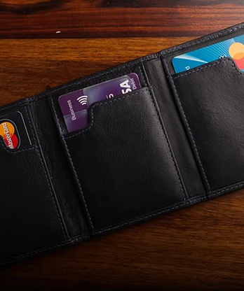 The Peek Wallet (Jaks Style) (Gimmick and Online Instructions) by Secret Tannery - Trick