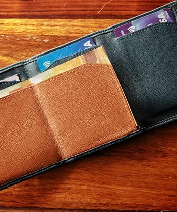 The Hi-Jak Wallet (Gimmick and Online Instructions) by Secret Tannery - Trick
